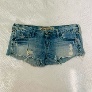 Selling brand new Hollister jean shorts in size 1